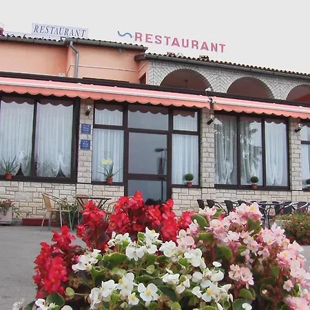 Pansion Helvetia 2* Porec